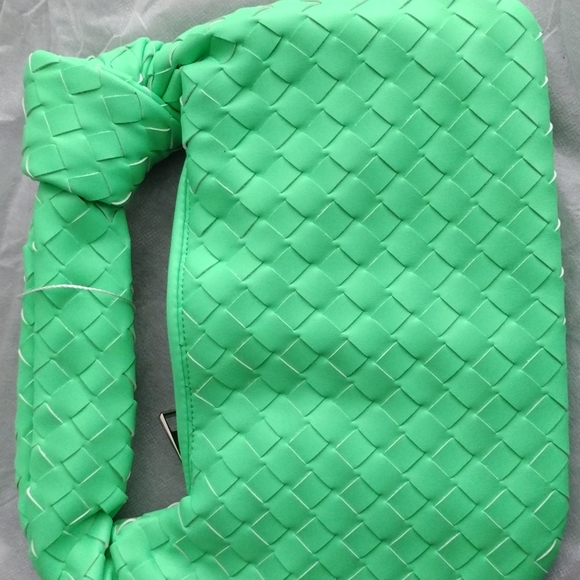 Green Woven Handbag - Picture 3 of 5